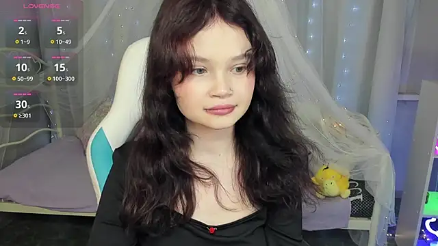 EmilyChaves online show from April 14, 2026, 6:29 am