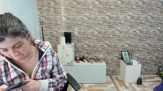 queemking online show from March 13, 2026, 5:07 pm