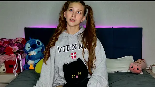 Snapshot of MissEmilyMiller chatting on November 6, 2025, 5:39 pm MissEmilyMiller online show from November 6, 2025, 5:39 pm