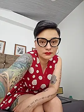 Daniela Leonn online show from November 25, 2025, 7:25 pm