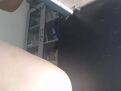 Elisa24 online show from October 6, 2025, 1:56 pm