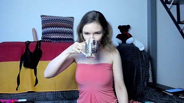 Snapshot of Katherine_Twilight chatting on December 14, 2024, 7:18 am Katherine Twilight online show from December 14, 2024, 7:18 am