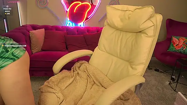 BellaLaPetit online show from December 3, 2025, 2:49 pm