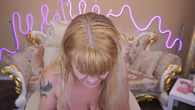 Snapshot of BellaLaPetit chatting on November 3, 2025, 2:09 pm BellaLaPetit online show from November 3, 2025, 2:09 pm