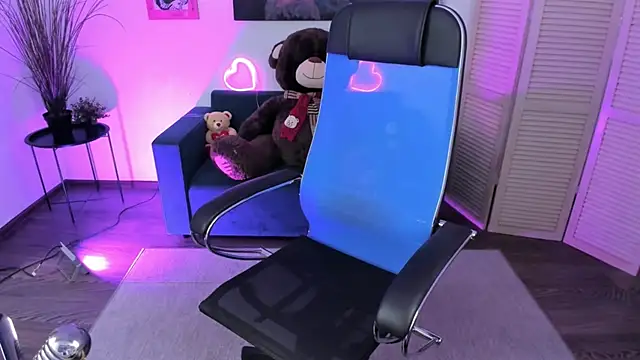 AuroraWrenfield online show from December 18, 2025, 10:13 pm