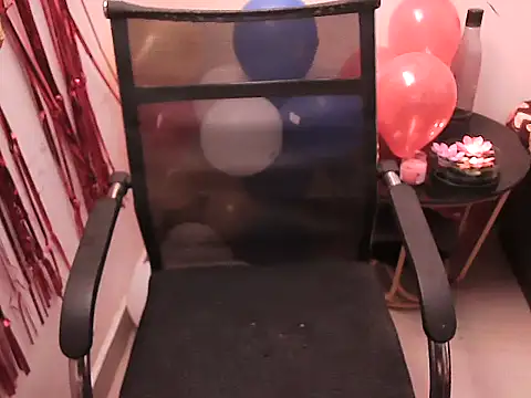 lovepihuu online show from October 14, 2025, 4:57 am