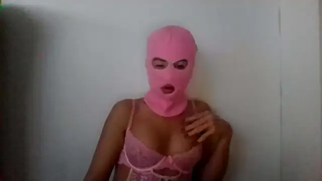 MysteriousRedXX online show from May 5, 2026, 1:36 pm