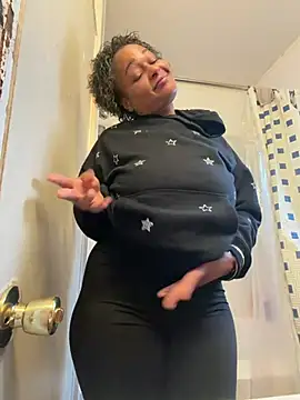 yummy0322 online show from February 16, 2026, 3:32 pm