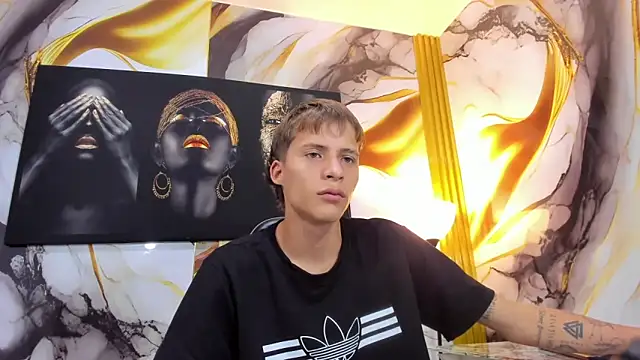 Snapshot of mono_blonde chatting on May 30, 2026, 11:16 am mono blonde online show from May 30, 2026, 11:16 am