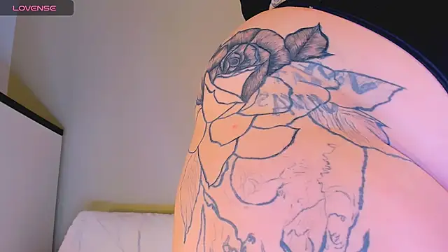 marrenaa online show from October 3, 2025, 4:25 am