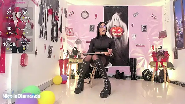 Snapshot of NicolleDiamonds_cg chatting on October 7, 2025, 3:24 pm NicolleDiamonds cg online show from October 7, 2025, 3:24 pm