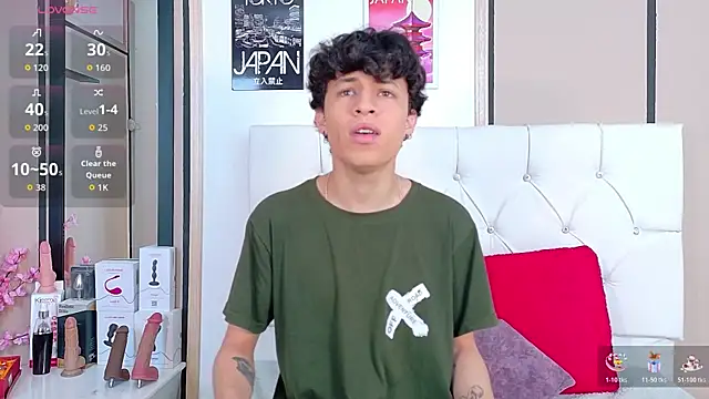 Axel  Evans online show from November 21, 2025, 12:26 pm