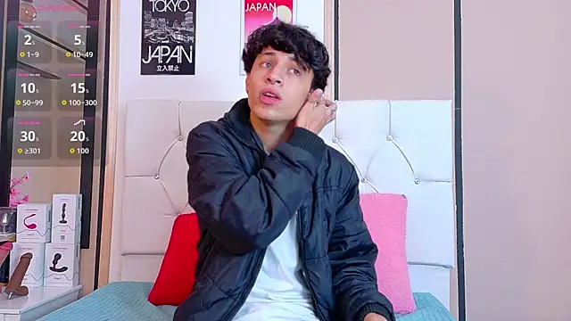 Axel  Evans online show from November 13, 2025, 11:47 am