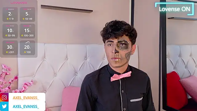 Axel  Evans online show from October 3, 2025, 1:12 pm