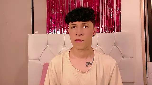 Axel  Evans online show from March 28, 2026, 12:39 pm