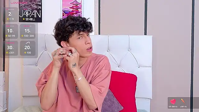 Axel  Evans online show from November 22, 2025, 12:26 pm