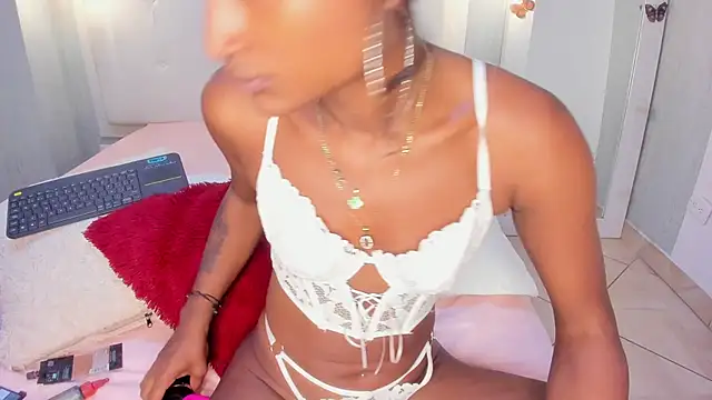 Snapshot of EsmeraldaNyx chatting on November 29, 2025, 9:26 pm EsmeraldaNyx online show from November 29, 2025, 9:26 pm