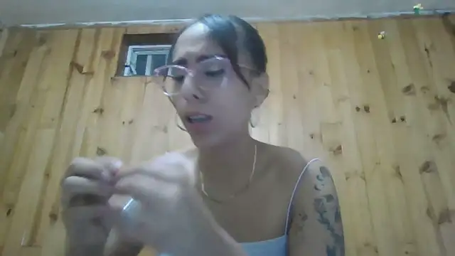 Roselingalvis13 online show from October 27, 2025, 2:45 am