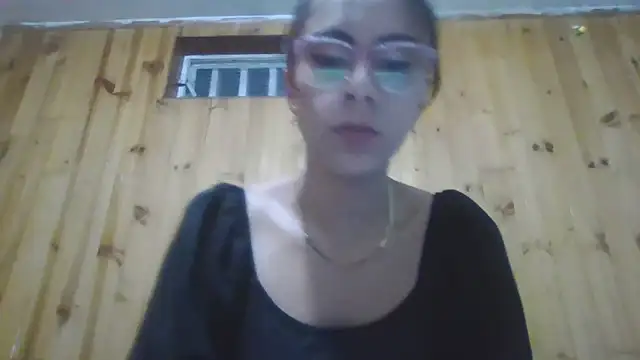 Roselingalvis13 online show from October 5, 2025, 2:46 am