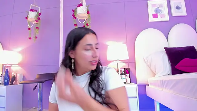 my aleja  online show from September 17, 2025, 1:35 pm