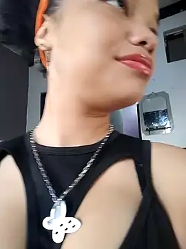 ChloeRaviss online show from December 5, 2025, 11:31 am