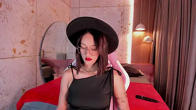 Snapshot of daphne_courtis chatting on November 19, 2025, 3:06 am daphne courtis online show from November 19, 2025, 3:06 am