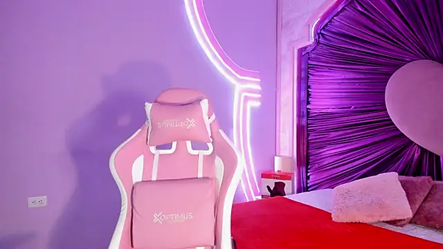 Snapshot of daphne_courtis chatting on September 19, 2025, 3:21 am daphne courtis online show from September 19, 2025, 3:21 am