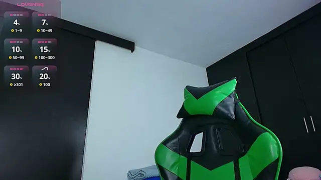 Snapshot of ImSophieFox chatting on November 27, 2025, 4:02 am ImSophieFox online show from November 27, 2025, 4:02 am