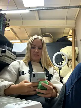 CandyVice online show from October 16, 2025, 4:48 pm