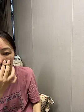 haiyan125216 online show from October 18, 2025, 6:04 am