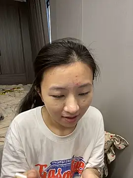 haiyan125216 online show from October 8, 2025, 4:03 am