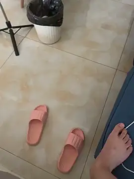 xinmeng-000 online show from September 13, 2025, 12:32 am