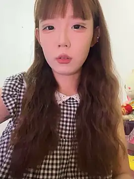 D-033 online show from October 5, 2025, 2:19 pm