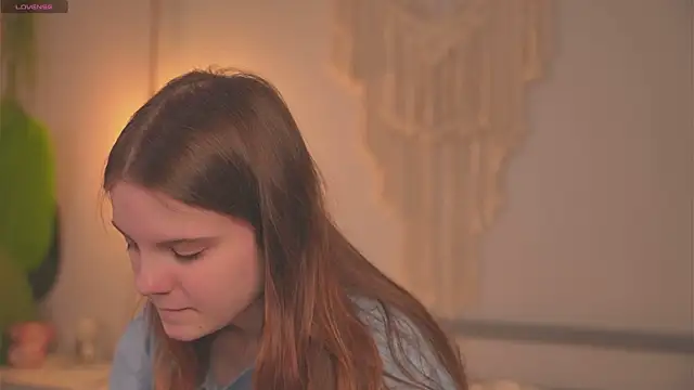 Lu  Lane online show from October 17, 2025, 8:17 am