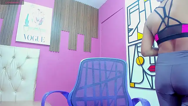 Lucia Spear online show from October 24, 2025, 1:10 pm