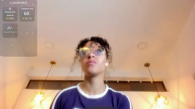 Hanna Cornee  online show from March 3, 2026, 12:01 pm