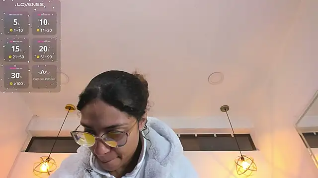 Hanna Cornee  online show from January 9, 2026, 12:01 pm