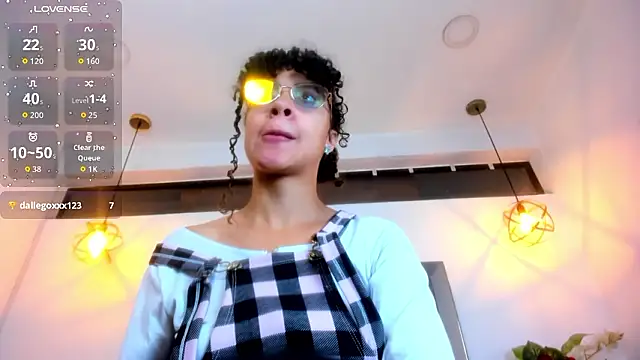 Hanna Cornee  online show from February 14, 2026, 1:11 pm