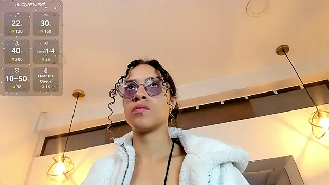 Hanna Cornee  online show from October 18, 2025, 1:46 pm