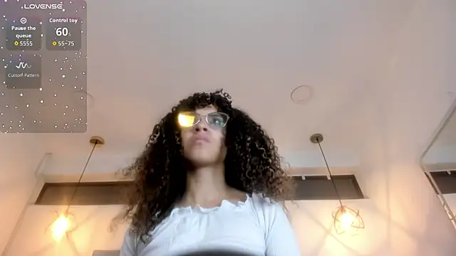 Hanna Cornee  online show from February 10, 2026, 12:15 pm