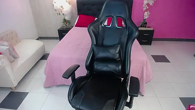 sophia brunette  online show from September 30, 2025, 11:49 am