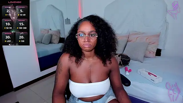 Snapshot of darle_volant chatting on October 1, 2025, 11:08 pm darle volant online show from October 1, 2025, 11:08 pm