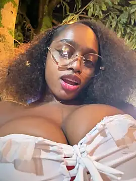 Snapshot of darle_volant chatting on November 12, 2025, 10:57 pm darle volant online show from November 12, 2025, 10:57 pm