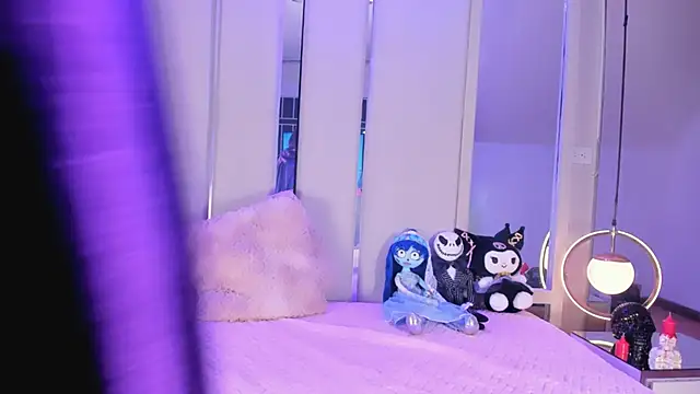 VesperVelvet online show from October 4, 2025, 8:54 pm