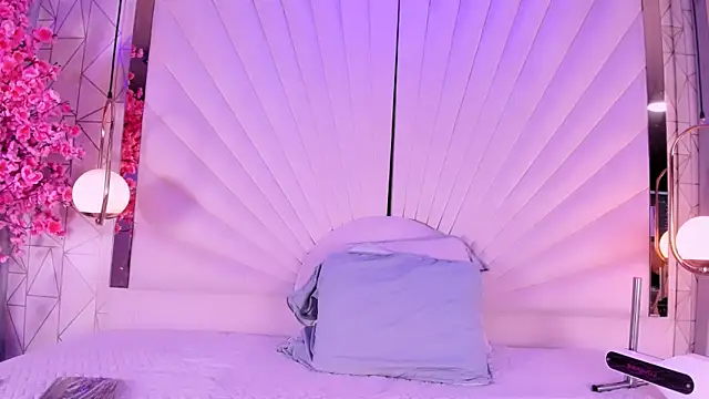 VesperVelvet online show from May 20, 2026, 5:15 am