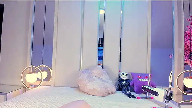 VesperVelvet online show from November 24, 2025, 8:20 pm