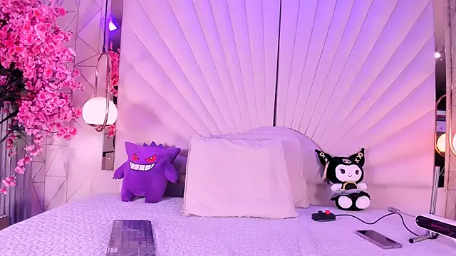 VesperVelvet online show from May 19, 2026, 5:14 am