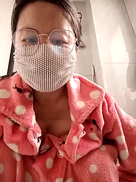 chengcheng12 online show from December 23, 2025, 1:49 am