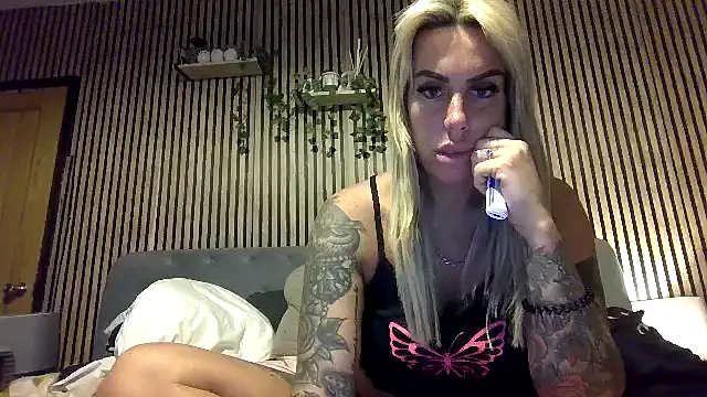 poppyinga1 online show from February 13, 2026, 1:05 am