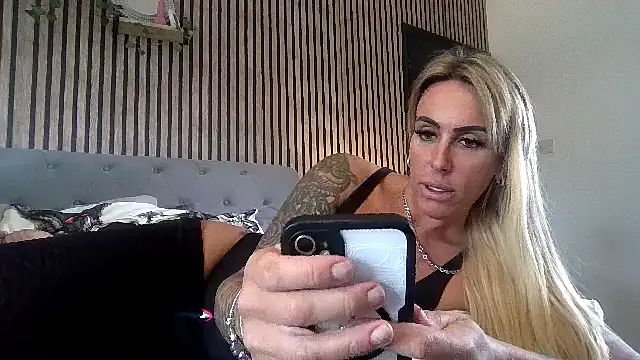 poppyinga1 online show from September 14, 2025, 12:16 pm